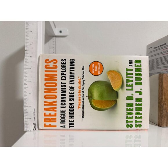 Freakonomics : A Rogue Economist Explores the Hidden Side of Everything by St... - Picture 3 of 5